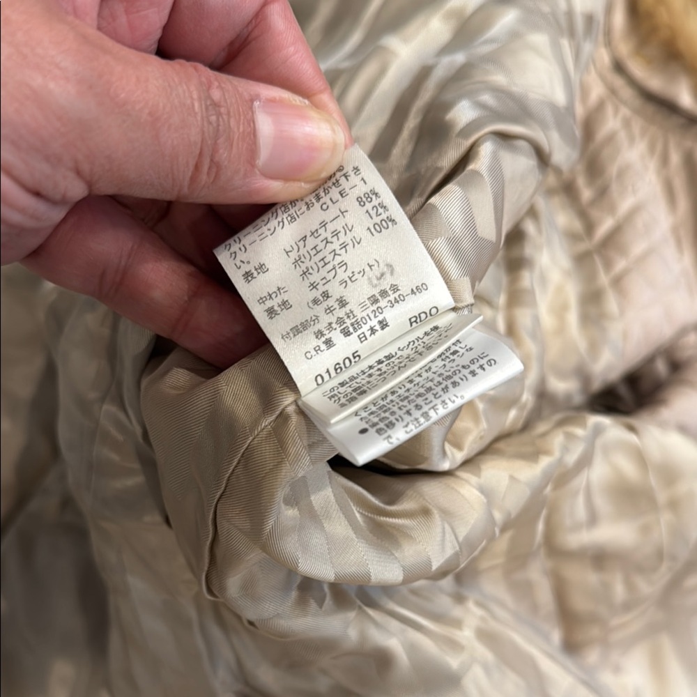 Authentic Burberry Quilted Coat with Removable Fur Collar - Picture 15 of 16